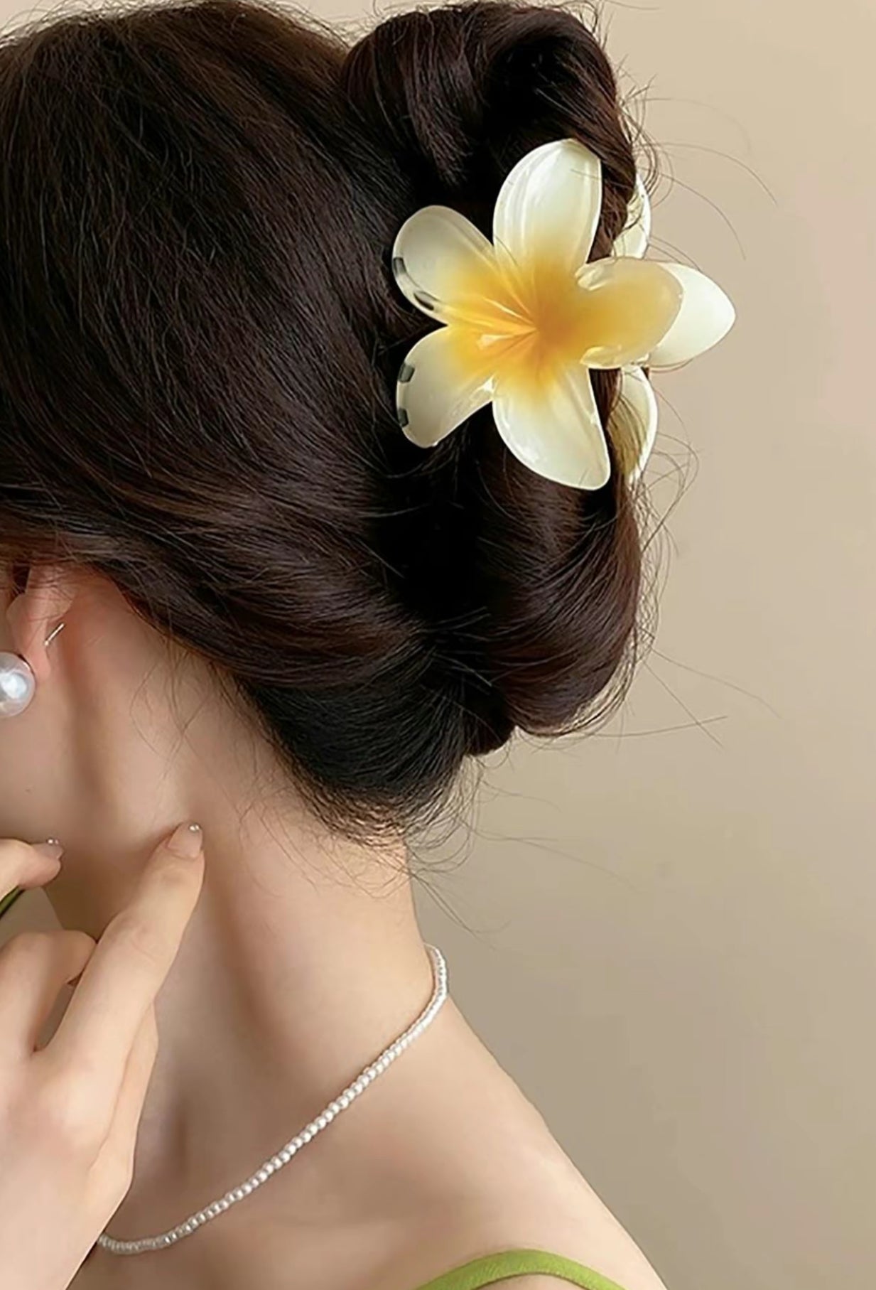 6 Flower Clips Fashionable
