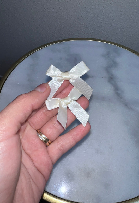Little 2 Bows- Ivory